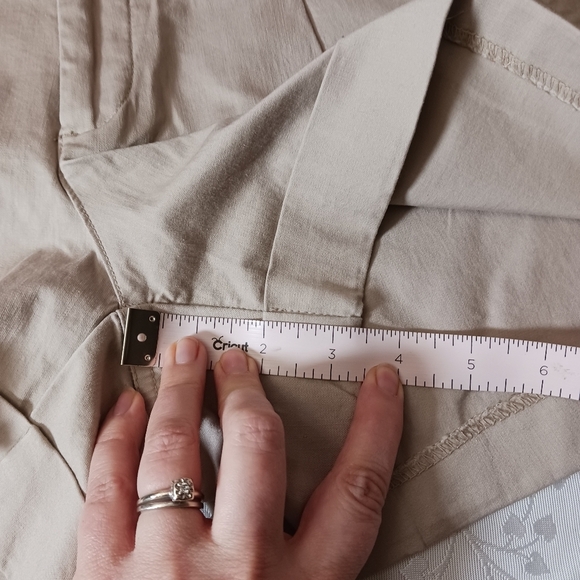 Banana Republic Factory Khaki Chino With Metal Button Details Size 8p - Picture 7 of 9